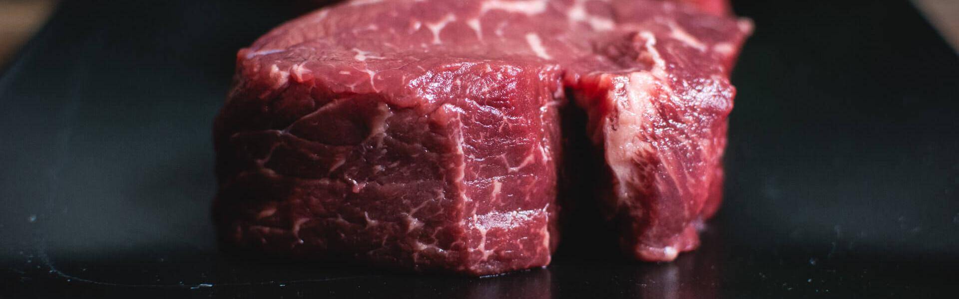 Quando si sceglie di mangiare la carne è fondamentale conoscere il processo che c'è dietro alla lavorazione del prodotto