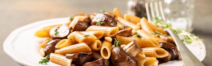 Penne con Speck Menatti e funghi