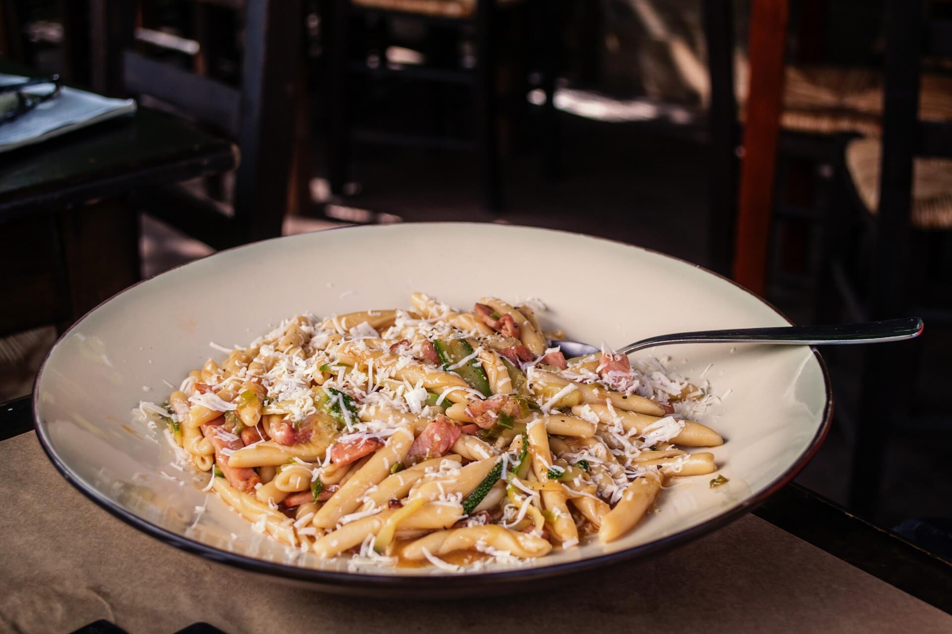 Evitare gli sprechi in cucina: pasta con prosciutto