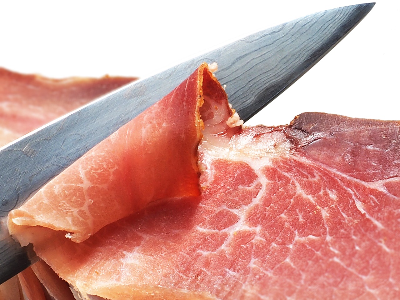 Prosciutto affettato: come affettare i salumi