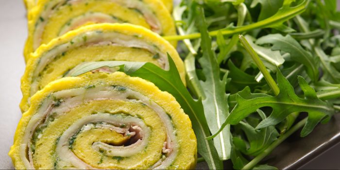 Rotolo di frittata con provola e Prosciutto Crudo: ricetta