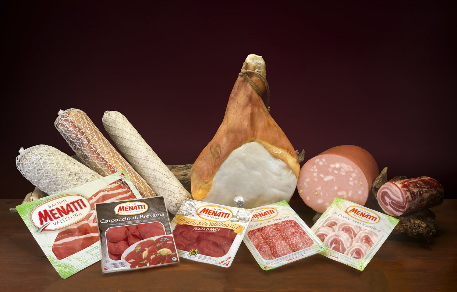 I prodotti del salumificio Menatti: prosciutto, salame, bresaola, mortadella, salume, coppa, pancetta