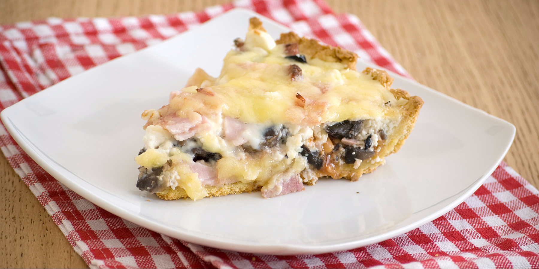 Torta salata con prosciutto cotto e funghi - ricetta