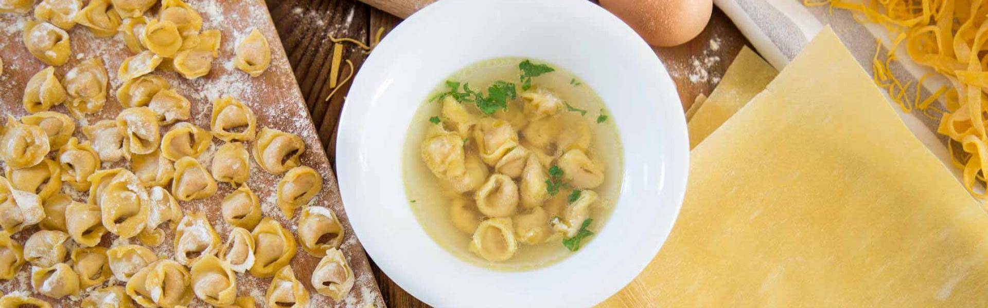 Tortellini in brodo con Crudo Menatti: Immagine