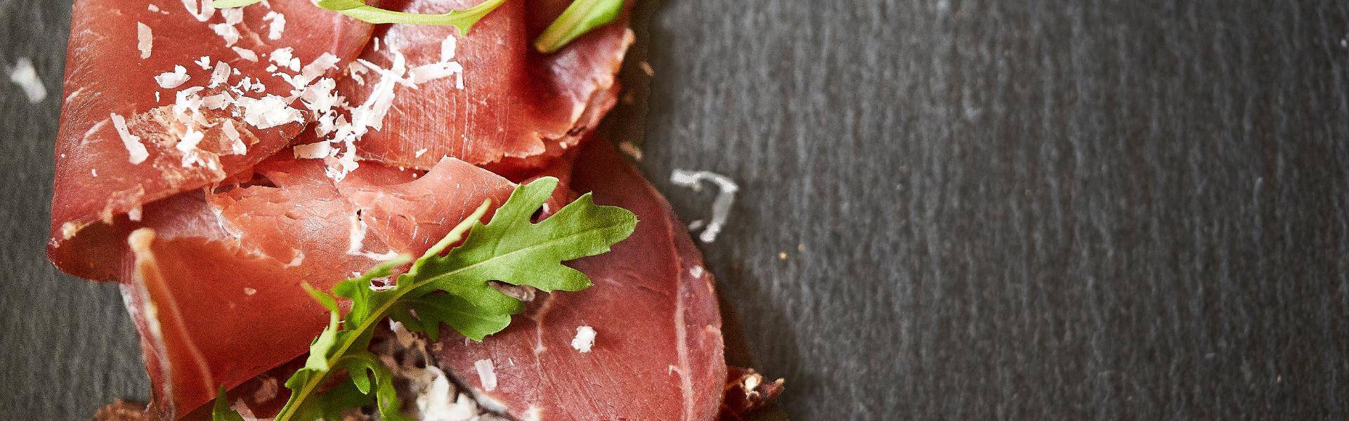 Una recentissima ricerca Doxa - Consorzio di Tutela Bresaola Valtellina IGP sui consumi degli italiani conferma che la Bresaola è tra i principali protagonisti della buona tavola