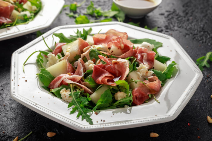 Ricetta di pasta fredda con Bresaola Menatti, noci e rucola