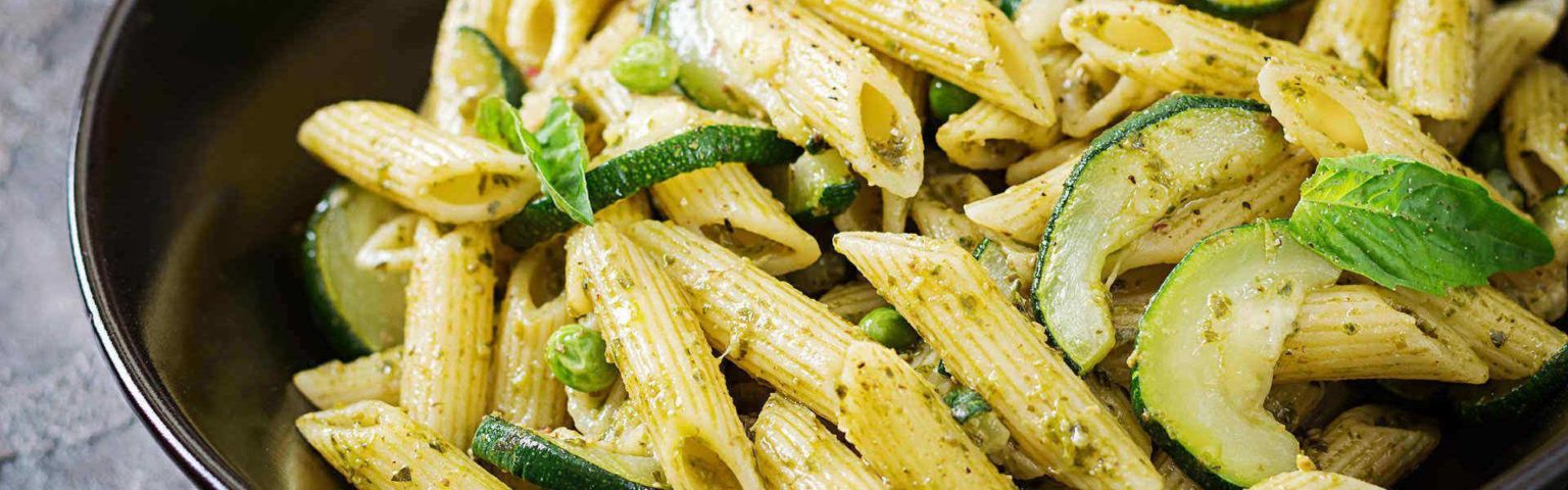Penne rigate con Speck Menatti, zucchine e ricotta salata | Menatti