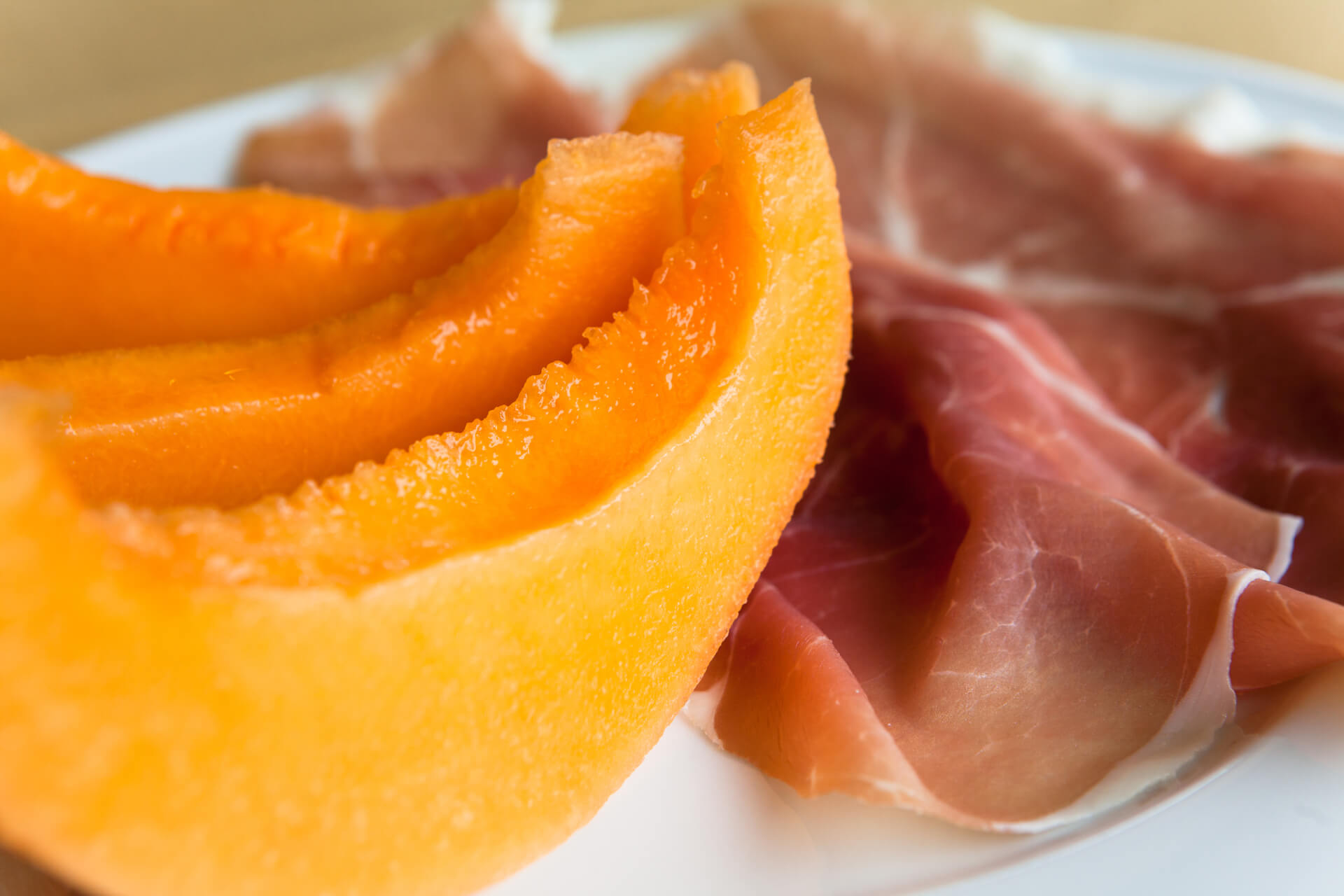 Prosciutto e melone, il piatto a base di prosciutto crudo classico dell'estate