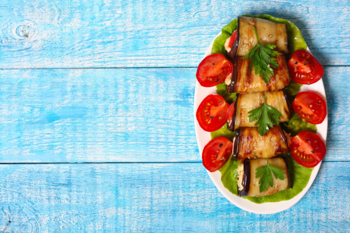 Ricetta degli involtini di melanzane arrotolate con Speck Menatti