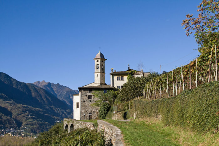 Santuario della Sassella vicino a Sondrio, sul giro delle incisioni rupestri di Triangia in Valtellina