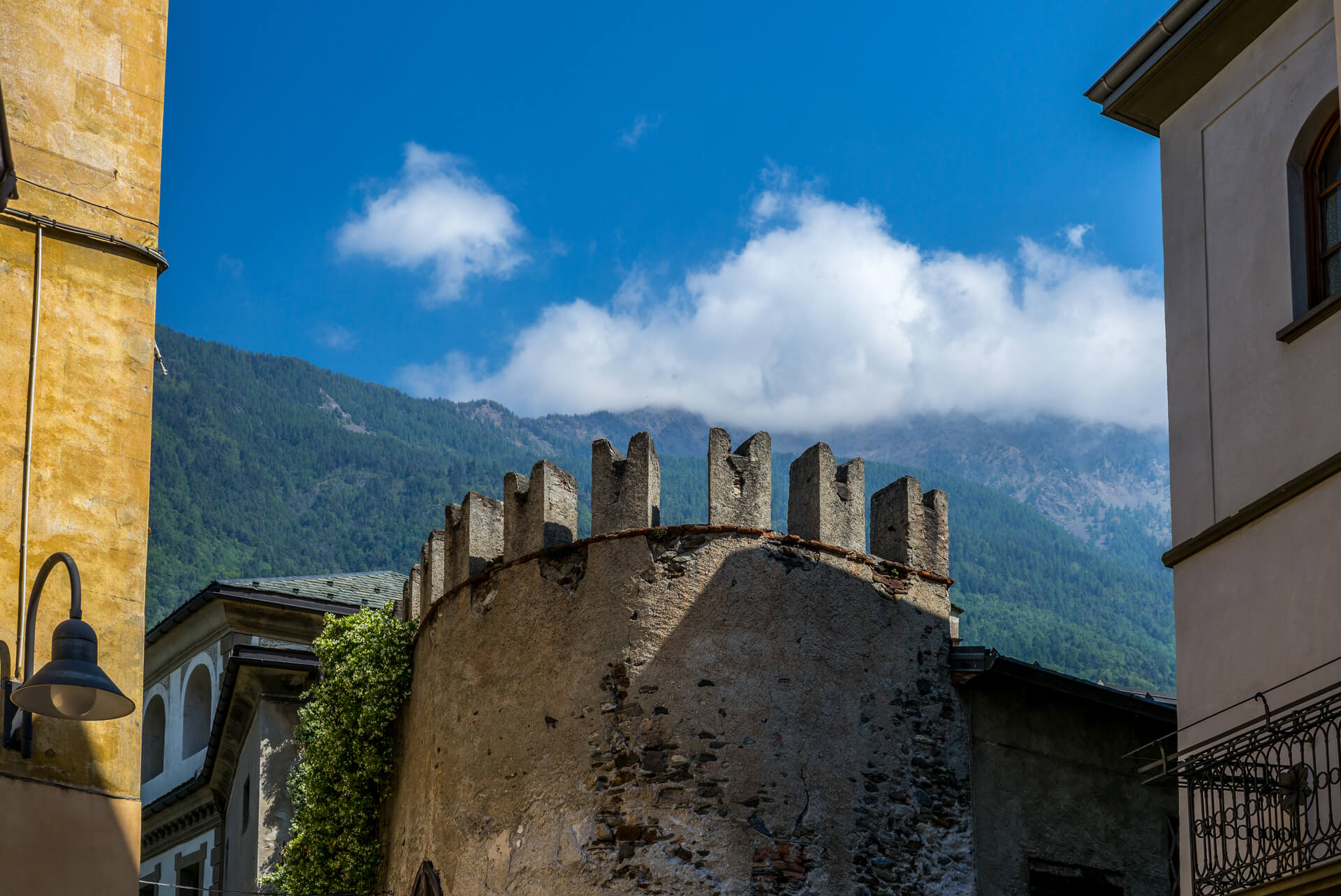 torre a Tirano, partenza del Sentiero dei Castelli in Valtellina