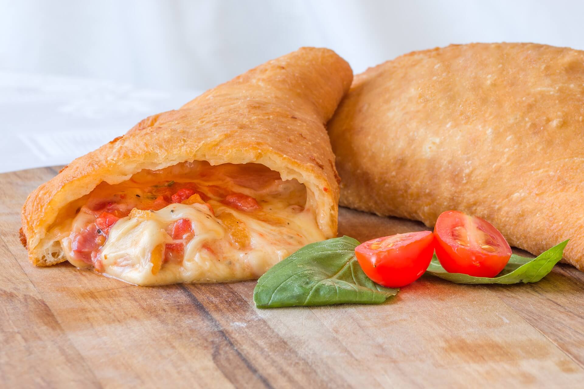 Panzerotti ripieni con Coppa Menatti (salume): ricetta semplice