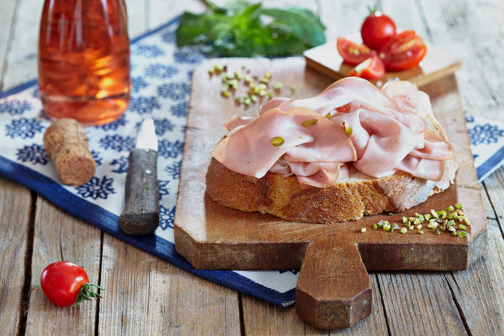 Mortadella con pistacchi vs. mortadella senza pistacchi