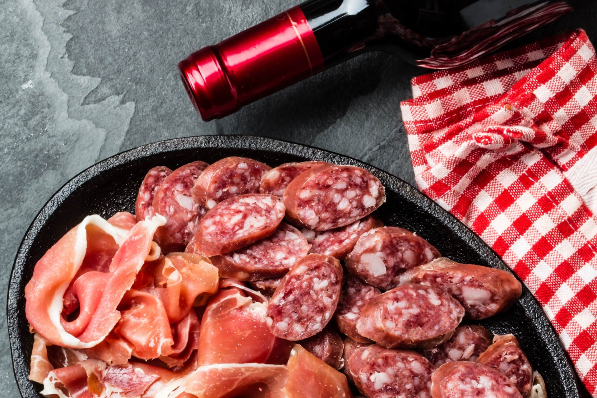 come abbinare vino e salumi