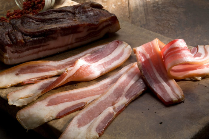 Pancetta dolce vs. pancetta affumicata: quali sono le differenze