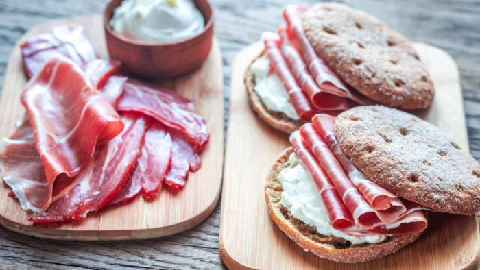 Panino con affettato: quante fette servono?