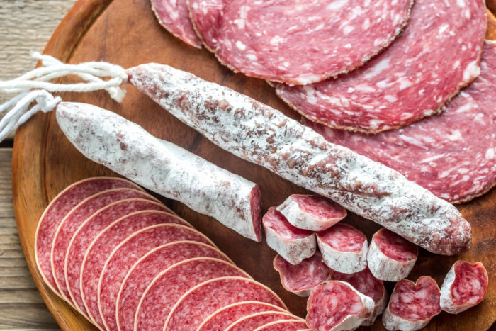 Diverse tipologie di salame: ungherese, felino, cacciatore