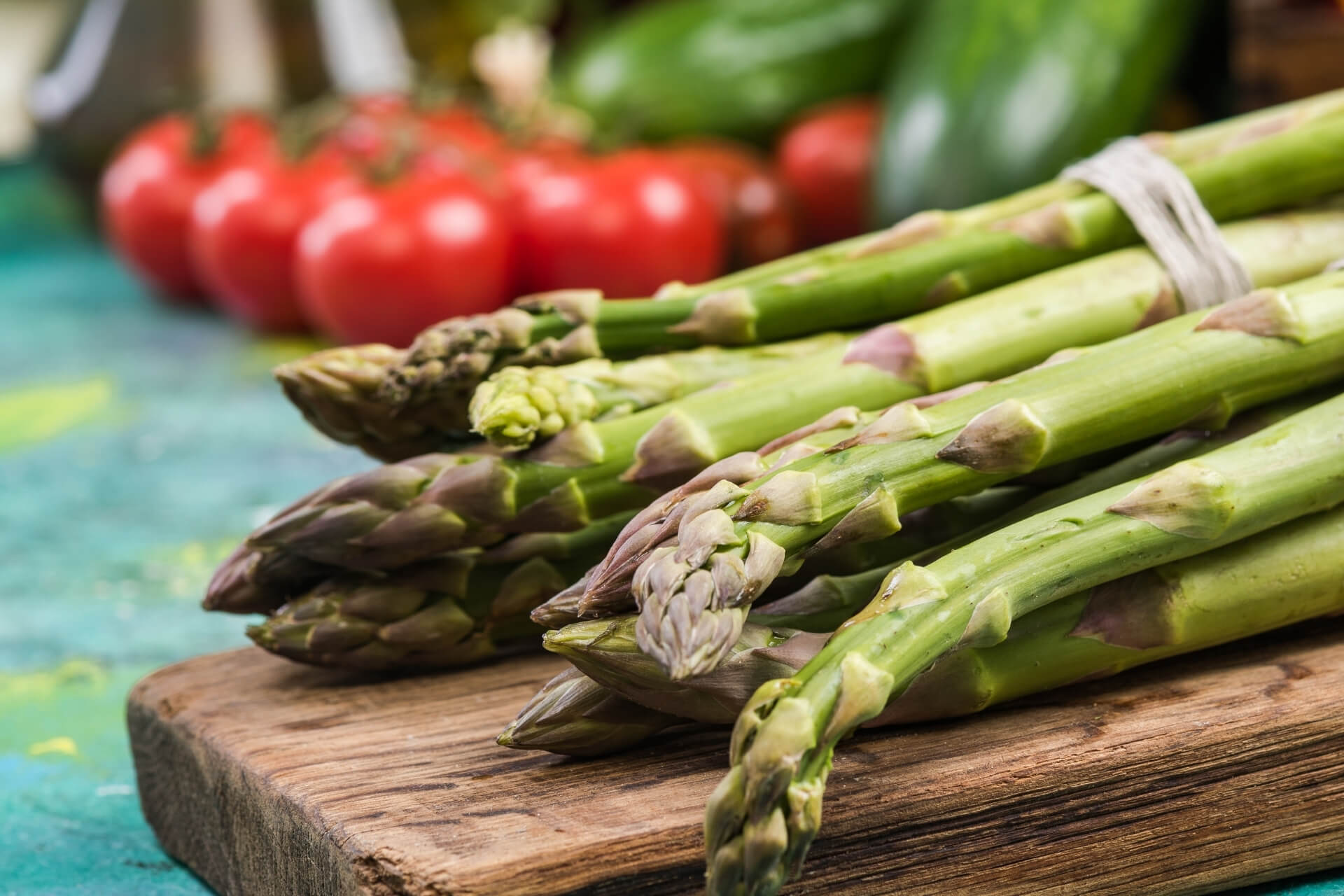 frutta e verdura di stagione a aprile, all'inizio della primavera