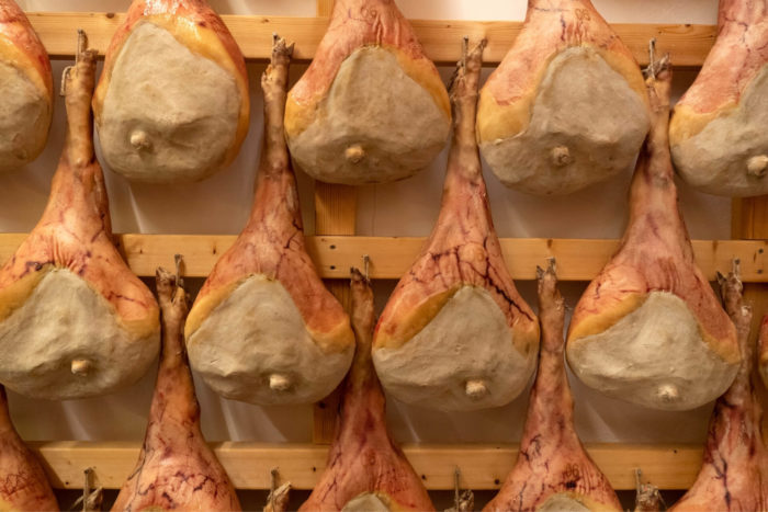 confronto tra Prosciutto San Daniele DOP e Crudo di Parma DOP