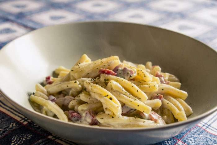 ricetta pasta patate e speck menatti