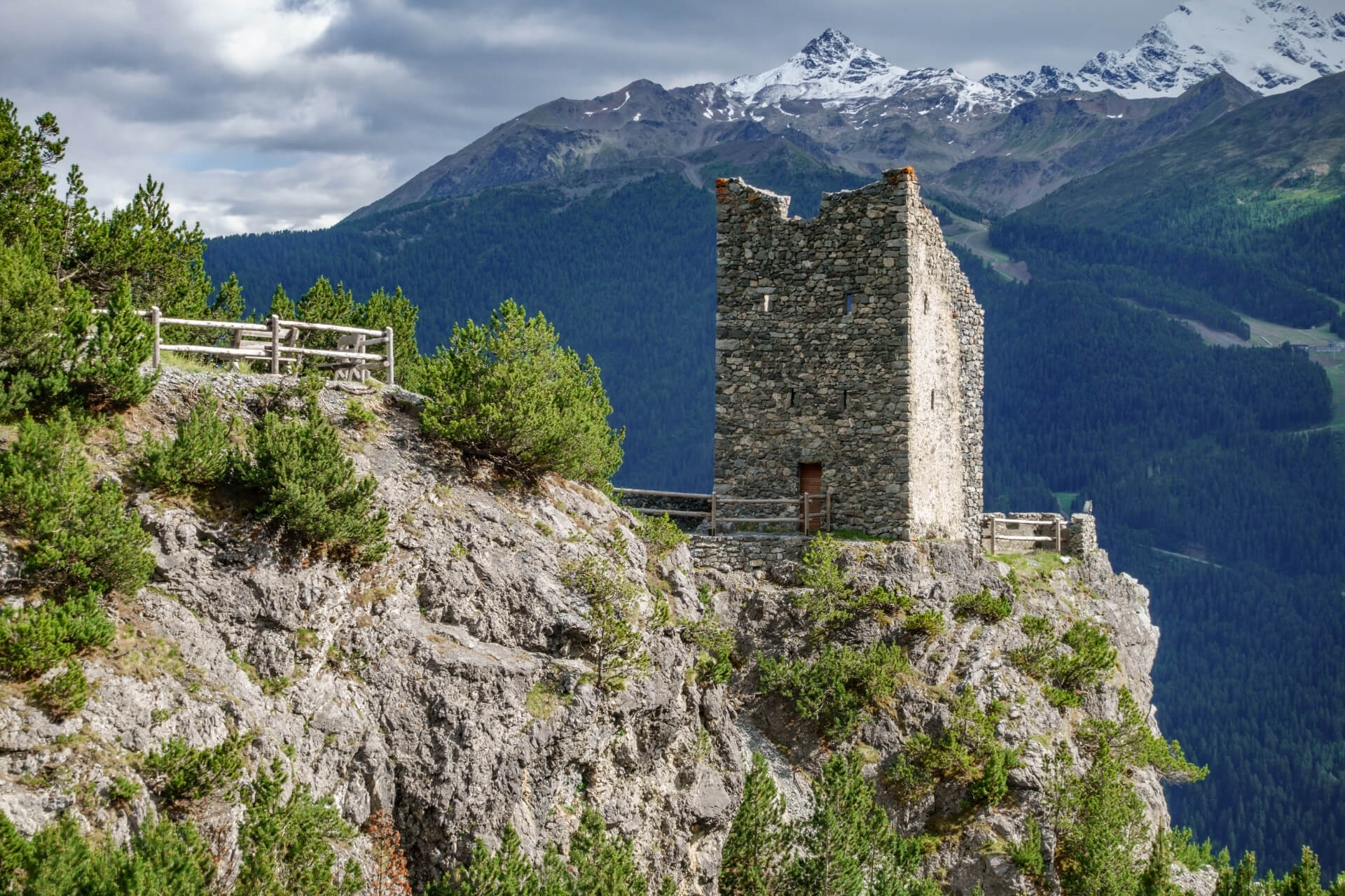 torri di fraele in Valtellina: itinerario da Cancano al monte Scale vicino a Bormio