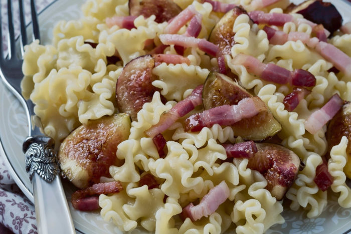 ricetta pasta con fichi e speck Menatti