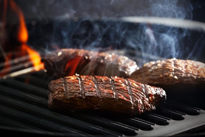cottura della carne su griglia