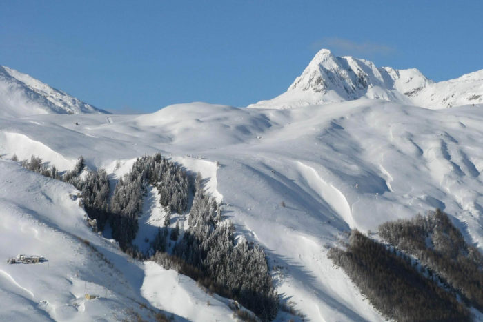 ciaspolata in valchiavenna vicino a madesimo