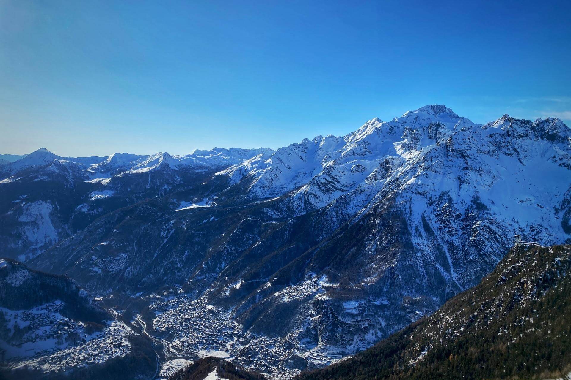 ciaspolata sopra Chiesa in Valmalenco all'Alpe Lago