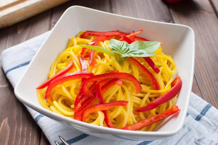 ricetta pasta con peperoni e pancetta