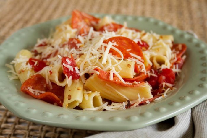 ricetta pasta piccante con salame ventricina e caciocavallo