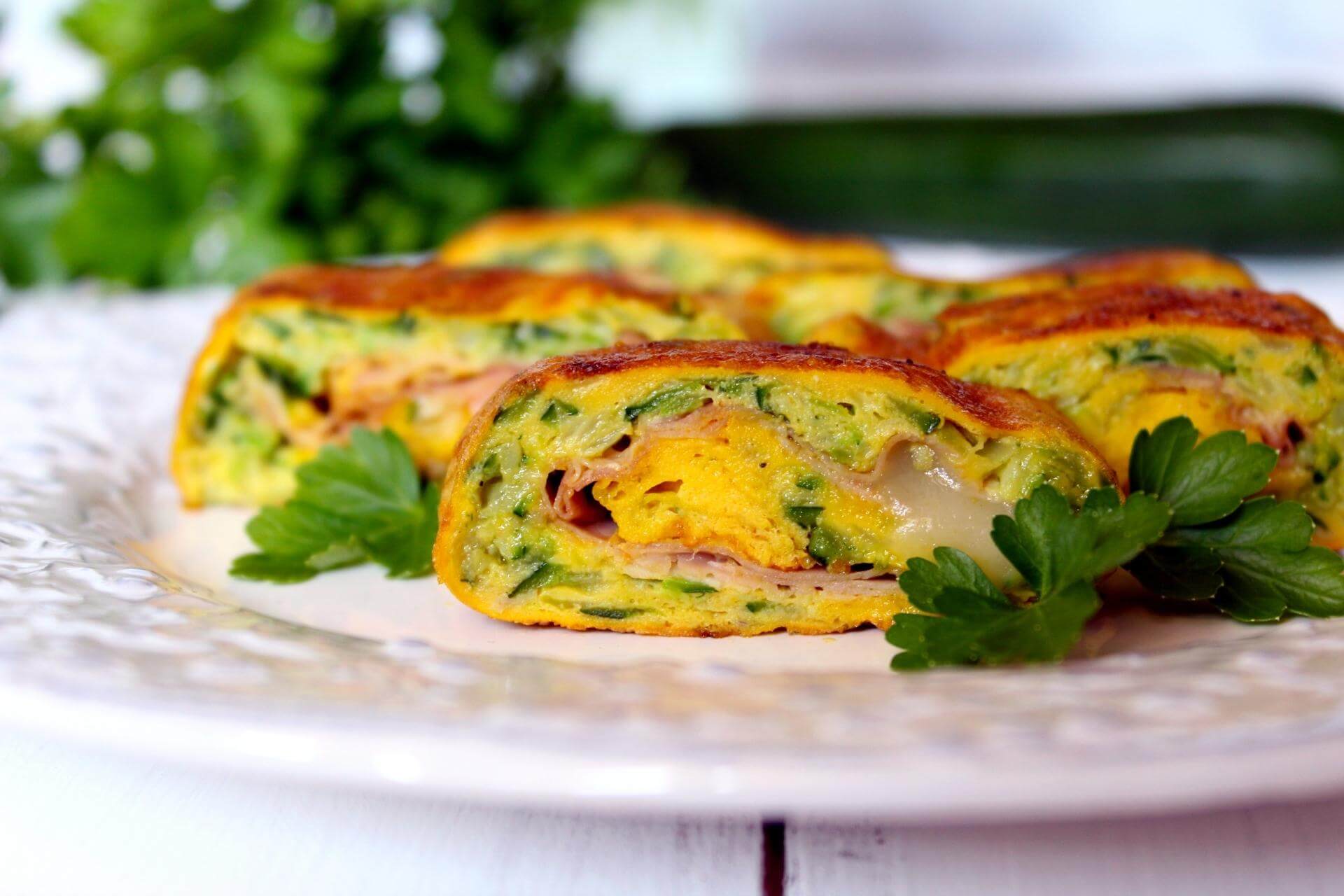 ricetta rotolo di frittata alle zucchine con bresaola