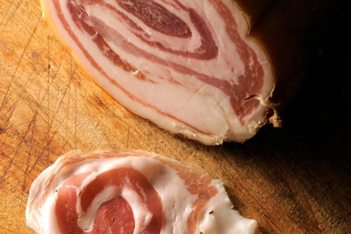 pancetta arrotolata e altri tipi di pancetta