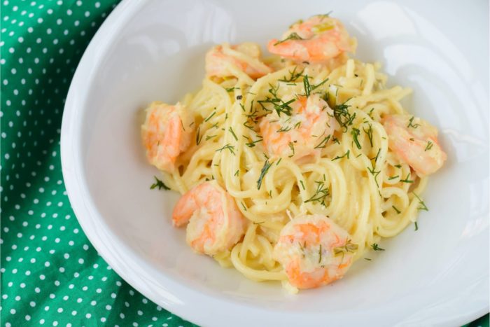 spaghetti con gamberetti e pancetta: ricetta