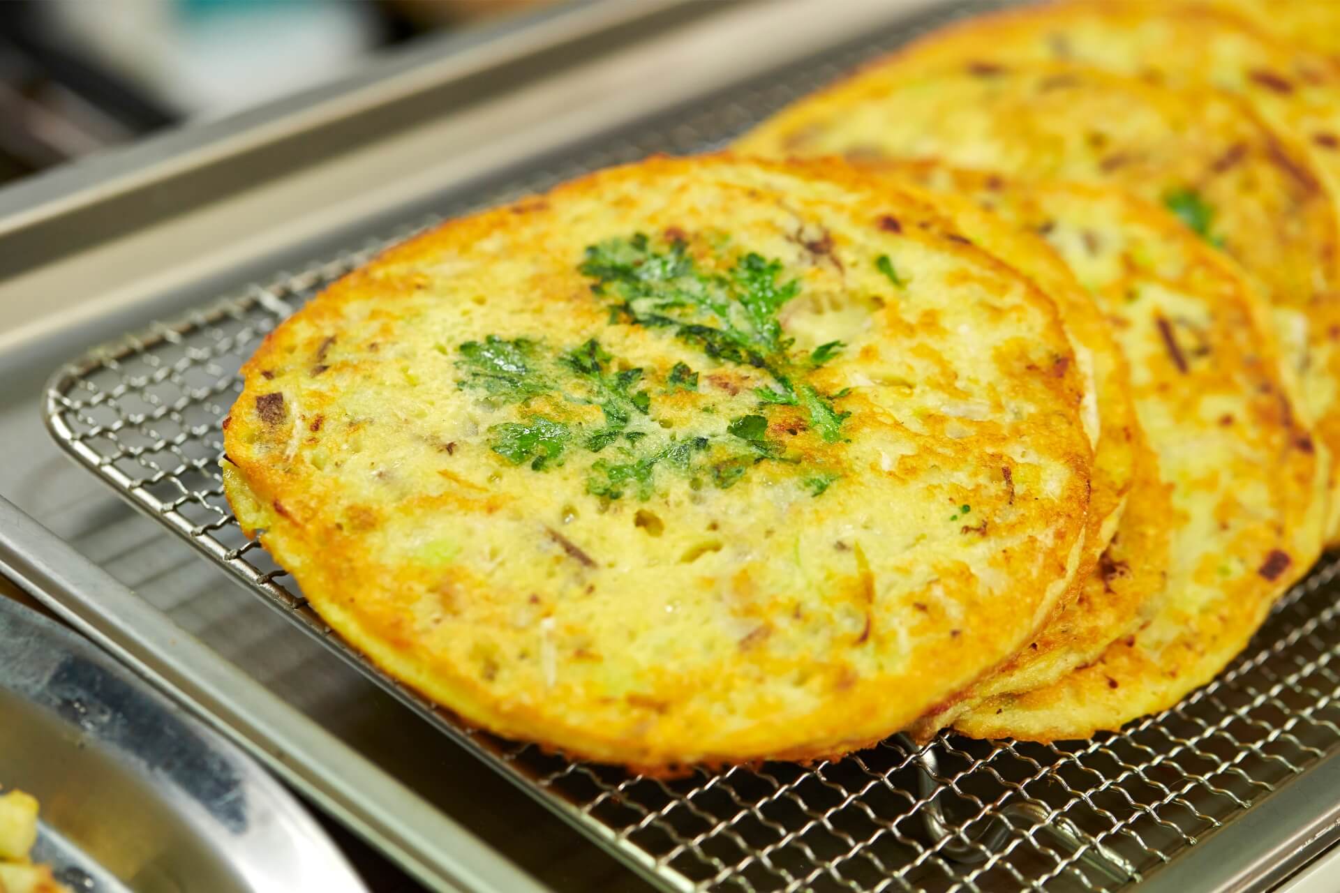 ricetta dei pancake salati con rucola e bresaola