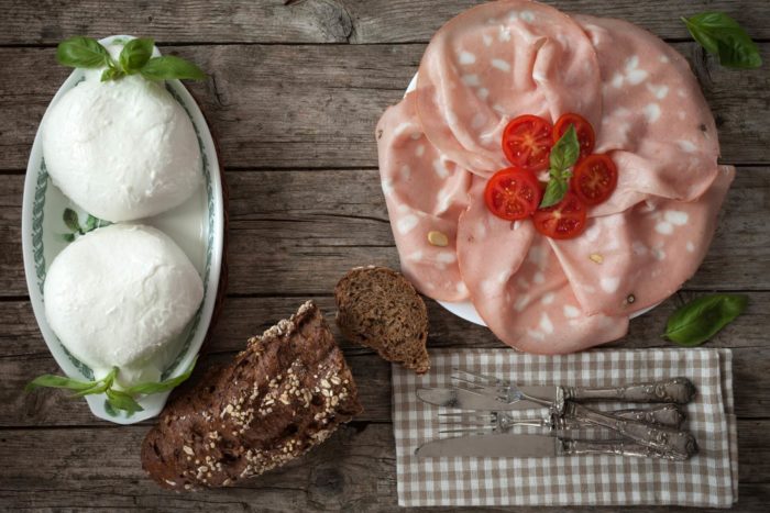 torta salata con mortadella e burrata