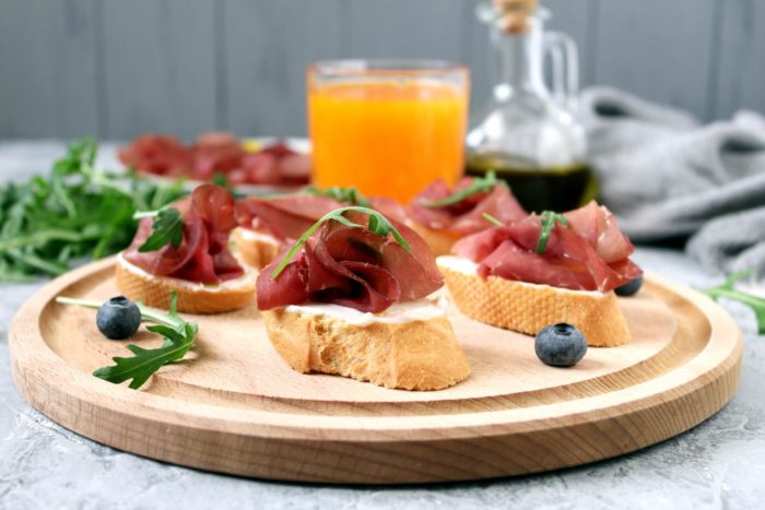 colazione salata con bresaola della valtellina