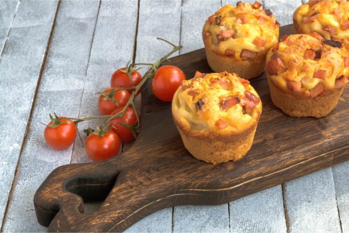 ricetta dei muffin salati con prosciutto crudo e crema di parmigiano