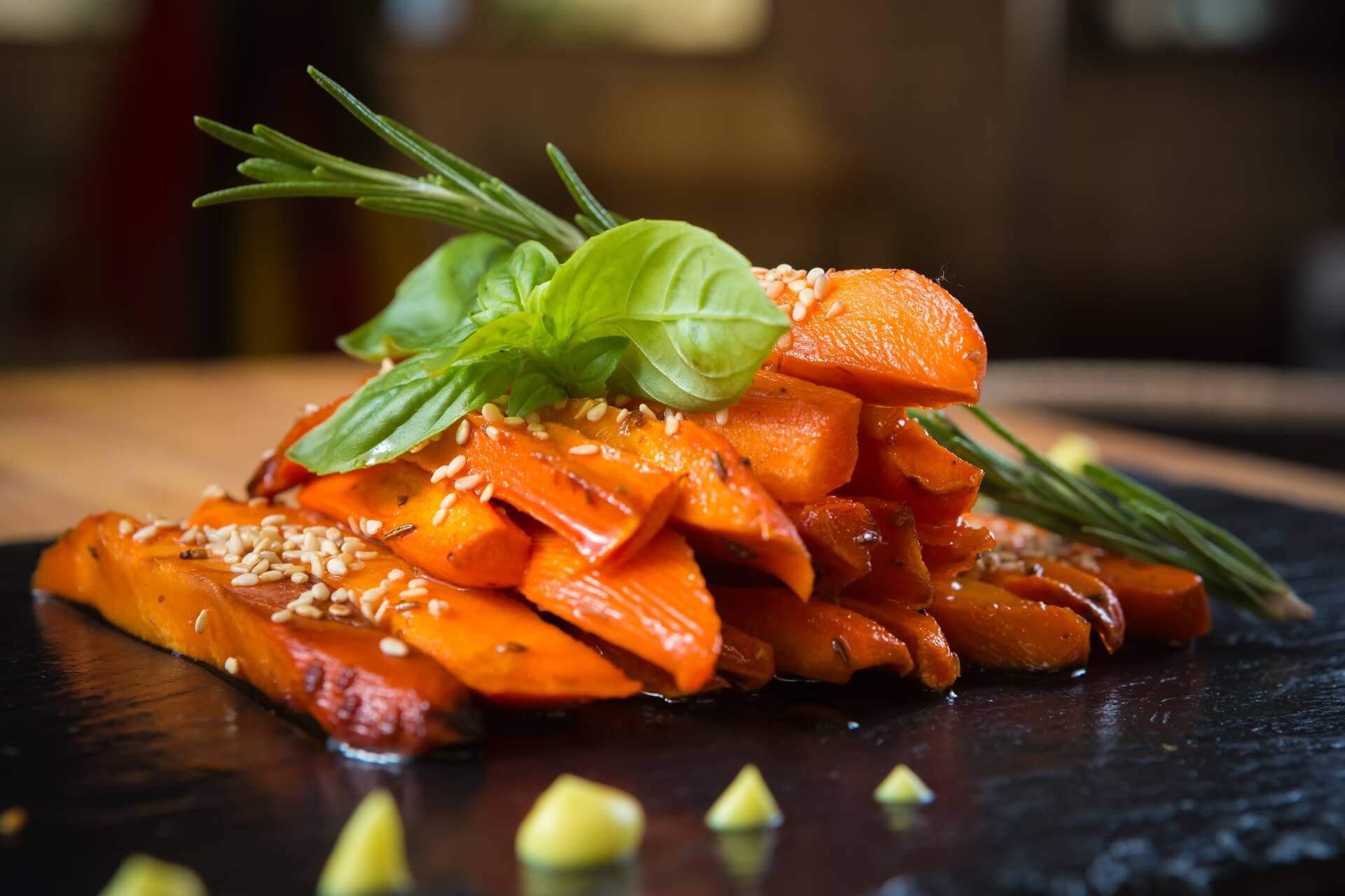 Carote caramellate al forno con Prosciutto crudo Menatti | Menatti