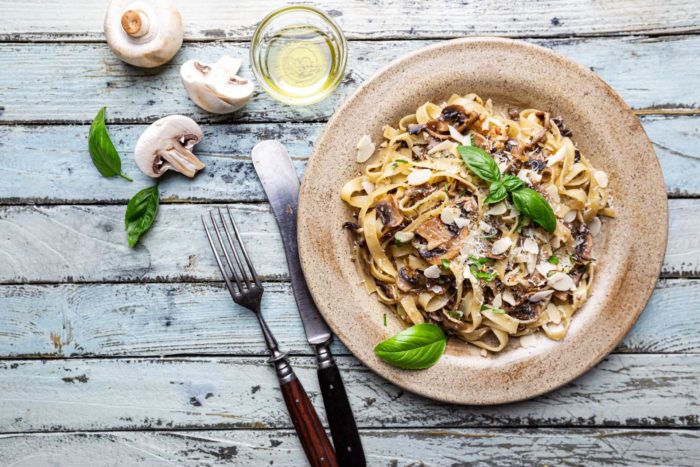 ricetta delle tagliatelle funghi e bresaola