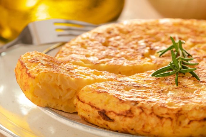 ricetta della frittata con cipolle, patate e coppa stagionata