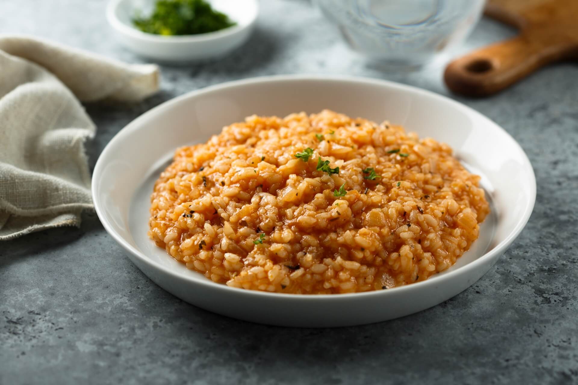 ricetta del risotto al pomodoro con piselli e prosciutto cotto