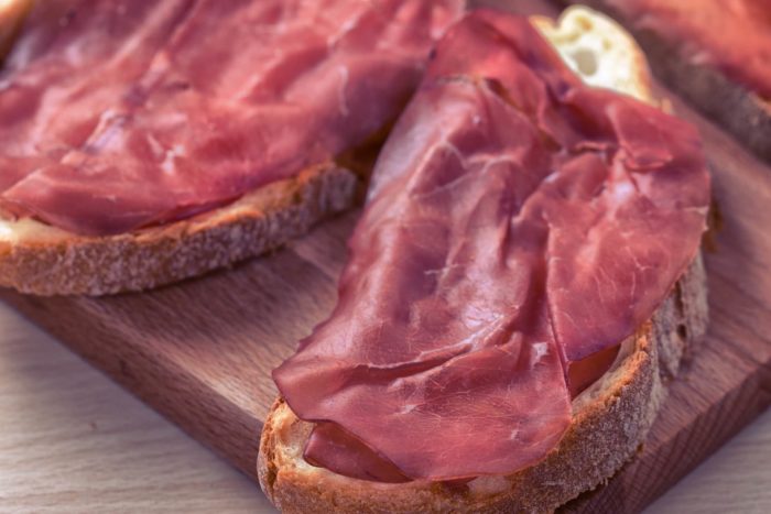 pane e bresaola: tipi di pane da abbinare con la bresaola