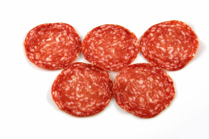 salumi olimpici: fette di salame disposte a forma di cerchio come il simbolo delle olimpiadi