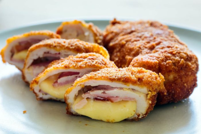 ricetta dei cordon bleu di pollo fatti in casa con la coppa al posto del prosciutto