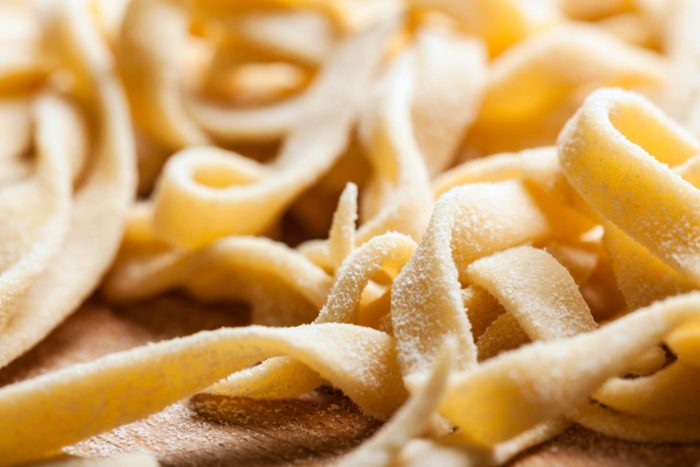 ricetta delle tagliatelle al ragù bianco toscano con la pancetta