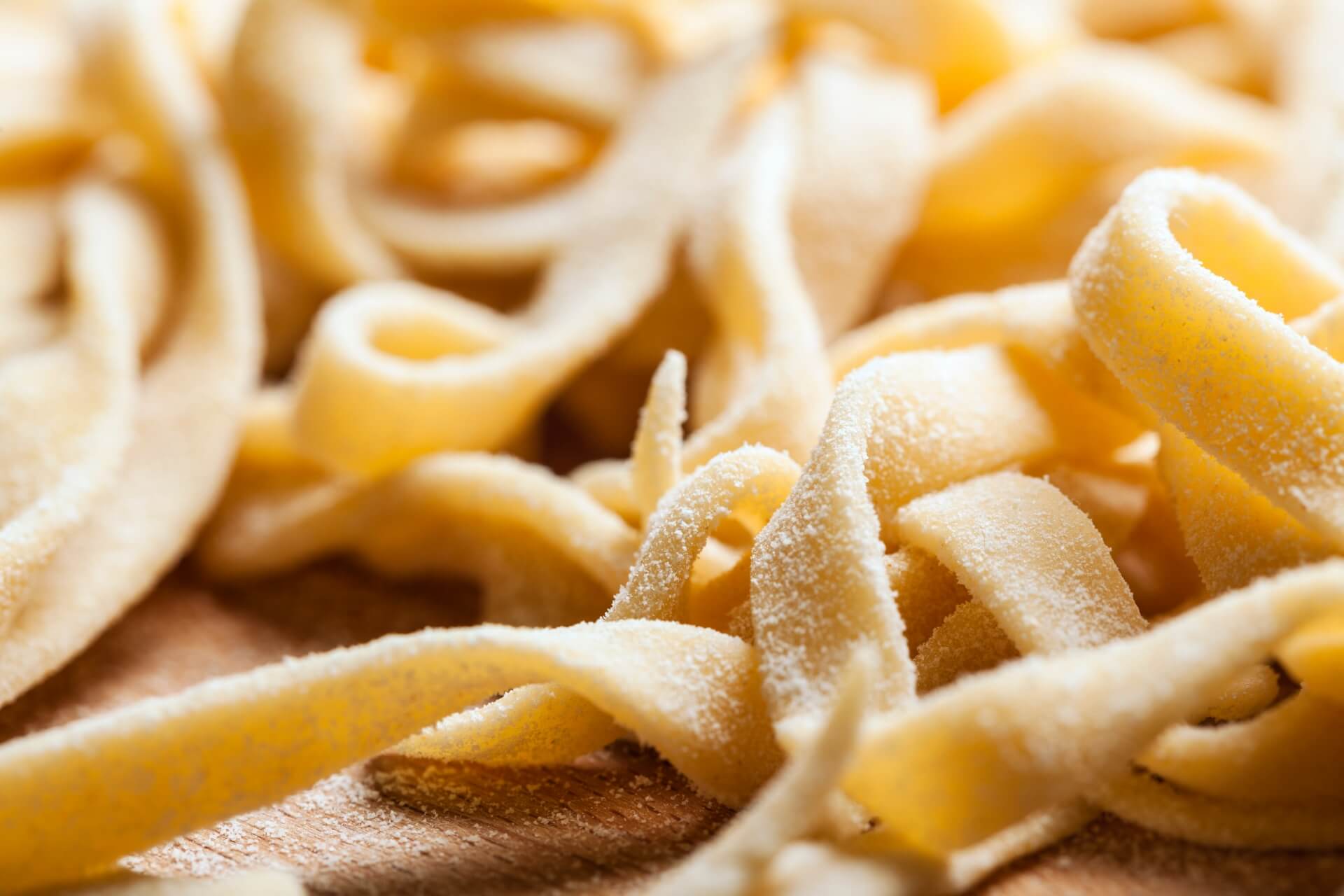 ricetta delle tagliatelle al ragù bianco toscano con la pancetta