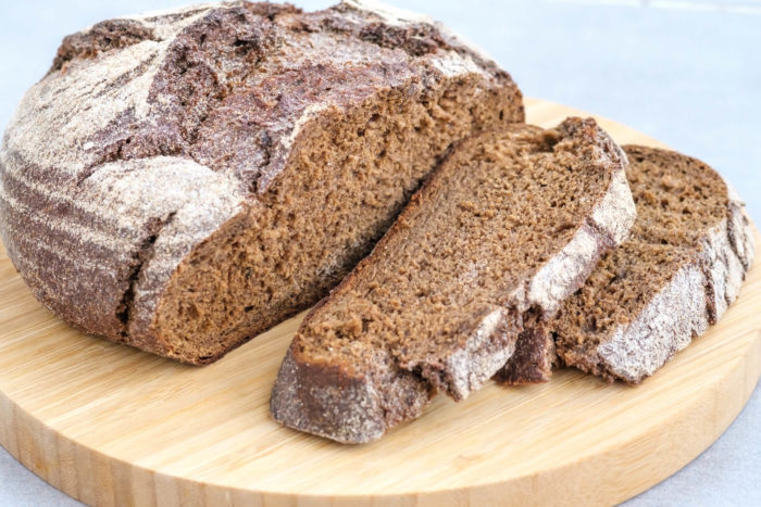 ricetta del pane di segale fatto in casa con la pancetta