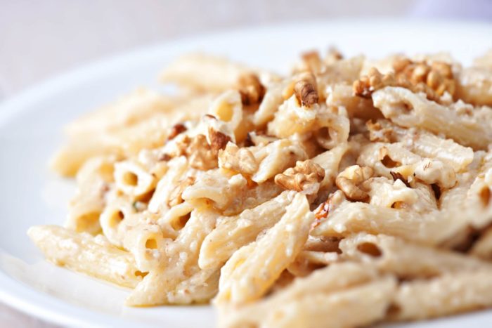ricetta della pasta al pesto di noci e speck