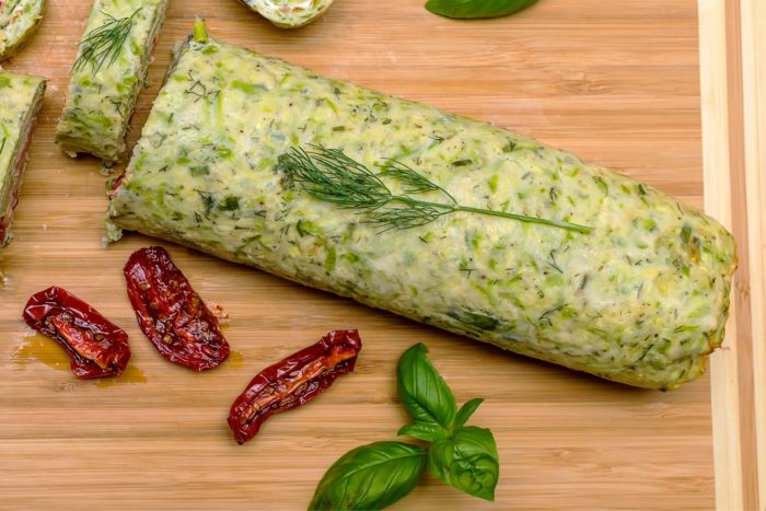 ricetta del rotolo di zucchine con ripieno di prosciutto cotto e formaggio